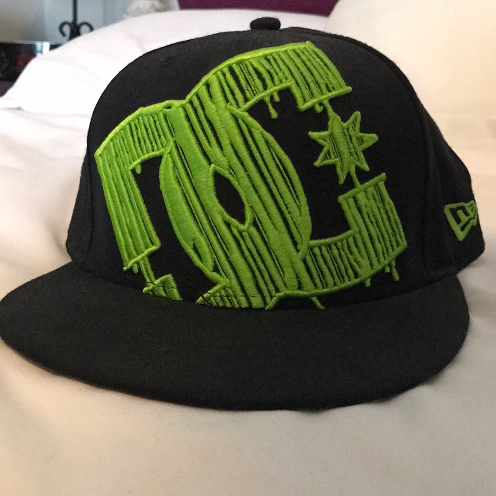DC Flatbill hat lime green and black size 7 1/4